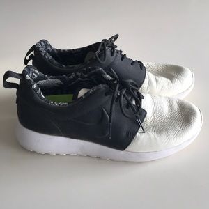 Nike Rosche Run Sneakers